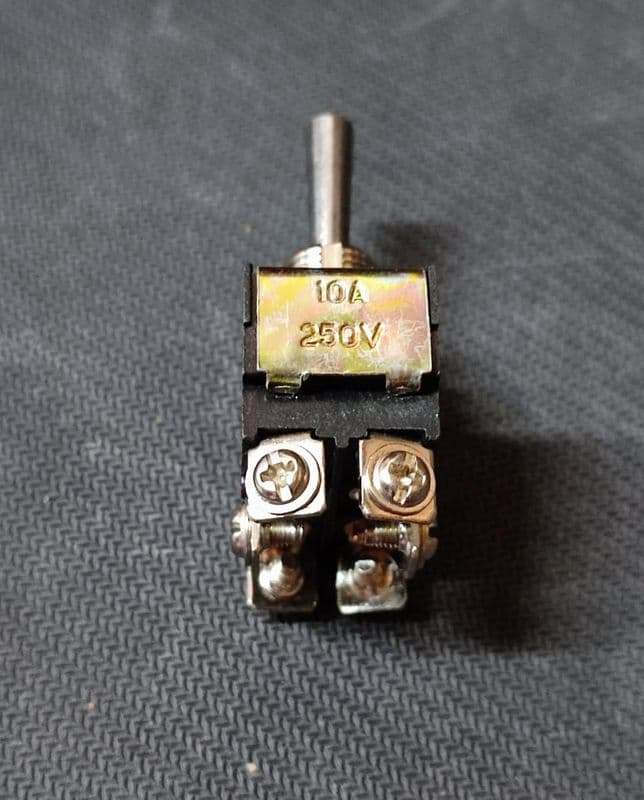 Toggle Switch SE609 10 Amp DPDT On Off On 6 leg ET8701 - View 3