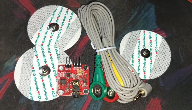 EMG Muscle Sensor Module with Cable And Electrodes ET5945 - View 1