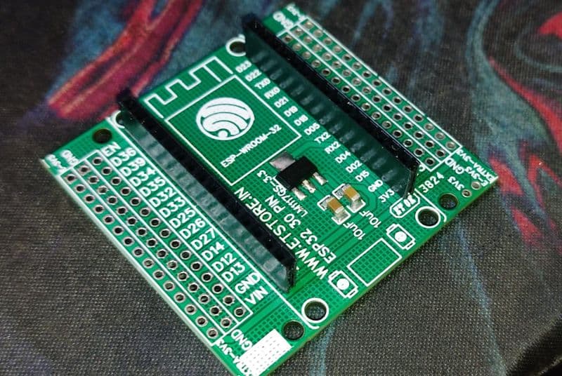 ESP32 30 PIN BREAKOUT BOARD WITH 3.3V REGULATOR 30PIN ET11057 - View 1
