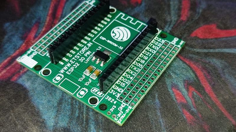 ESP32 30 PIN BREAKOUT BOARD WITH 3.3V REGULATOR 30PIN ET11057 - View 2