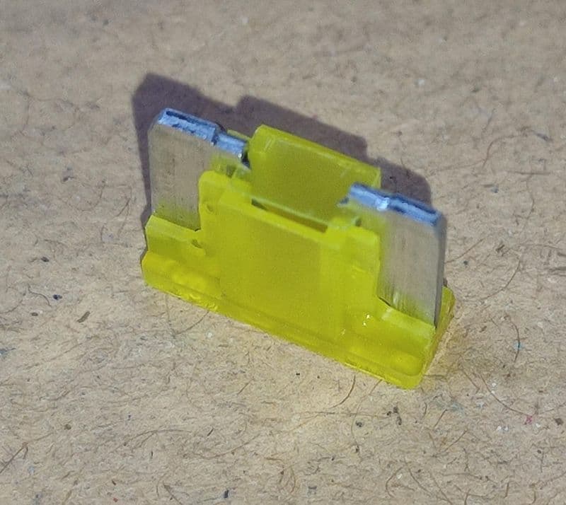 20A mini Blade Fuse PROTECTRON Automotive 32V ET11307 - View 2