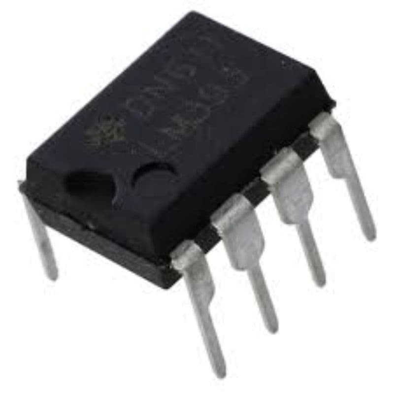 LM393 Low Power Low Offset Voltage Dual Comparator DIP-8 - View 1