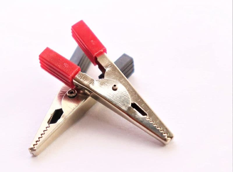 Alligator Crocodile Clips Pair 45mm Red + Black (Half Sleeves) - View 1