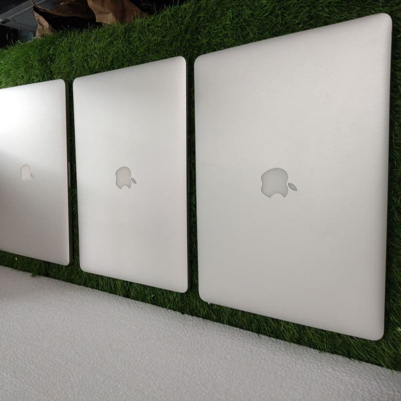 Apple Macbook Pro Corei7 A1398 with 16 gb ram 256 ssd - View 2