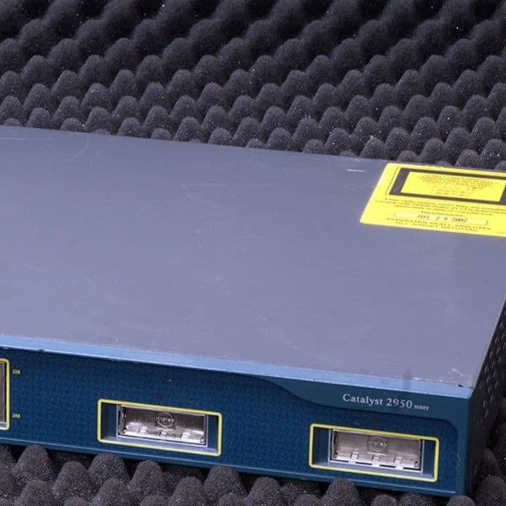 Cisco WS-C2950G-24-EI 2950 Series All GIG 24 Port Switch - View 1