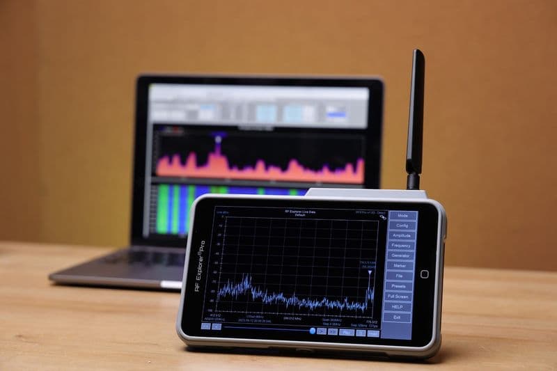 RF Explorer Pro - Touch Screen Spectrum Analyzer - View 1